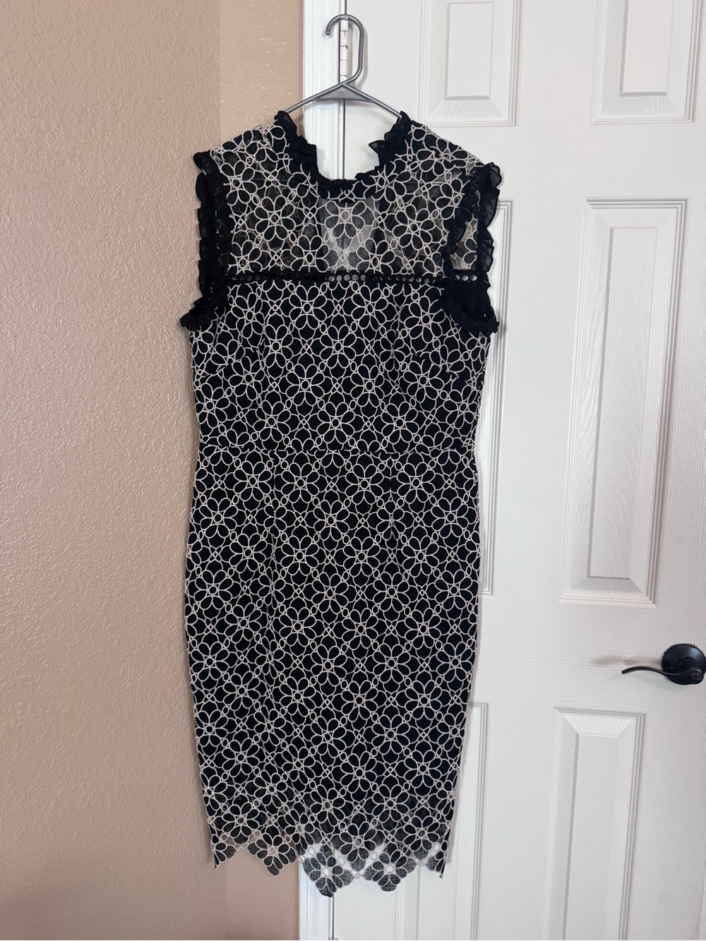 Monique Lhuillier Size 14 Black and Ivory Dress